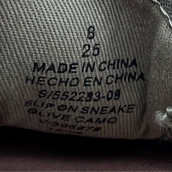 Old Navy Green Camo Slip-On Canvas Sneakers Size 8 Women's - Picture 2 of 8